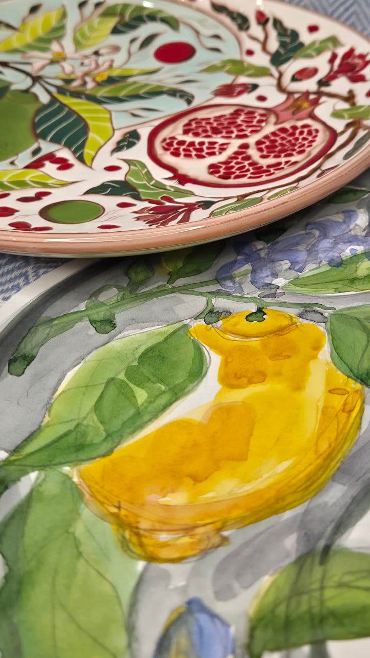❤️Совсем скоро весенние праздники❤️
А значит, отличный повод дарить что-то особенное интерьерное📍
Тарелочки с росписью — гранат, лимон, ботаника — каждая уникальна и расписана вручную.
#керамика #ручнаяработа
Эти тарелочки уже готовы 💌
Забронировать можно прямо в сообщениях💌