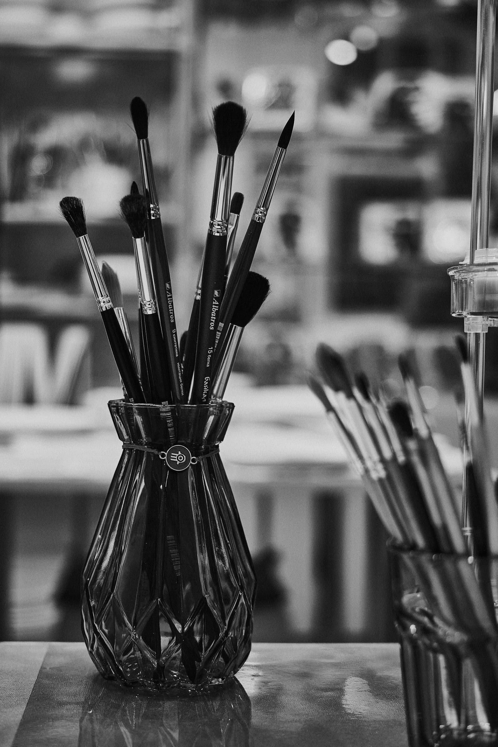 Студия в темных цветах